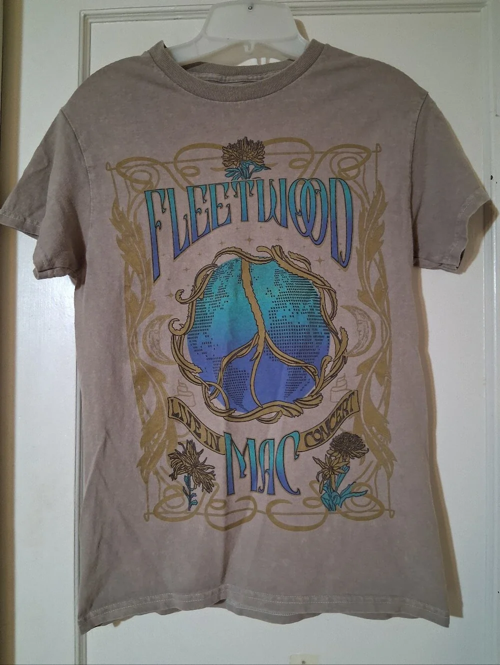 Fleetwood Mac Live in Concert Peace Sign Graphic T-Shirt Tan Mineral Wash Small